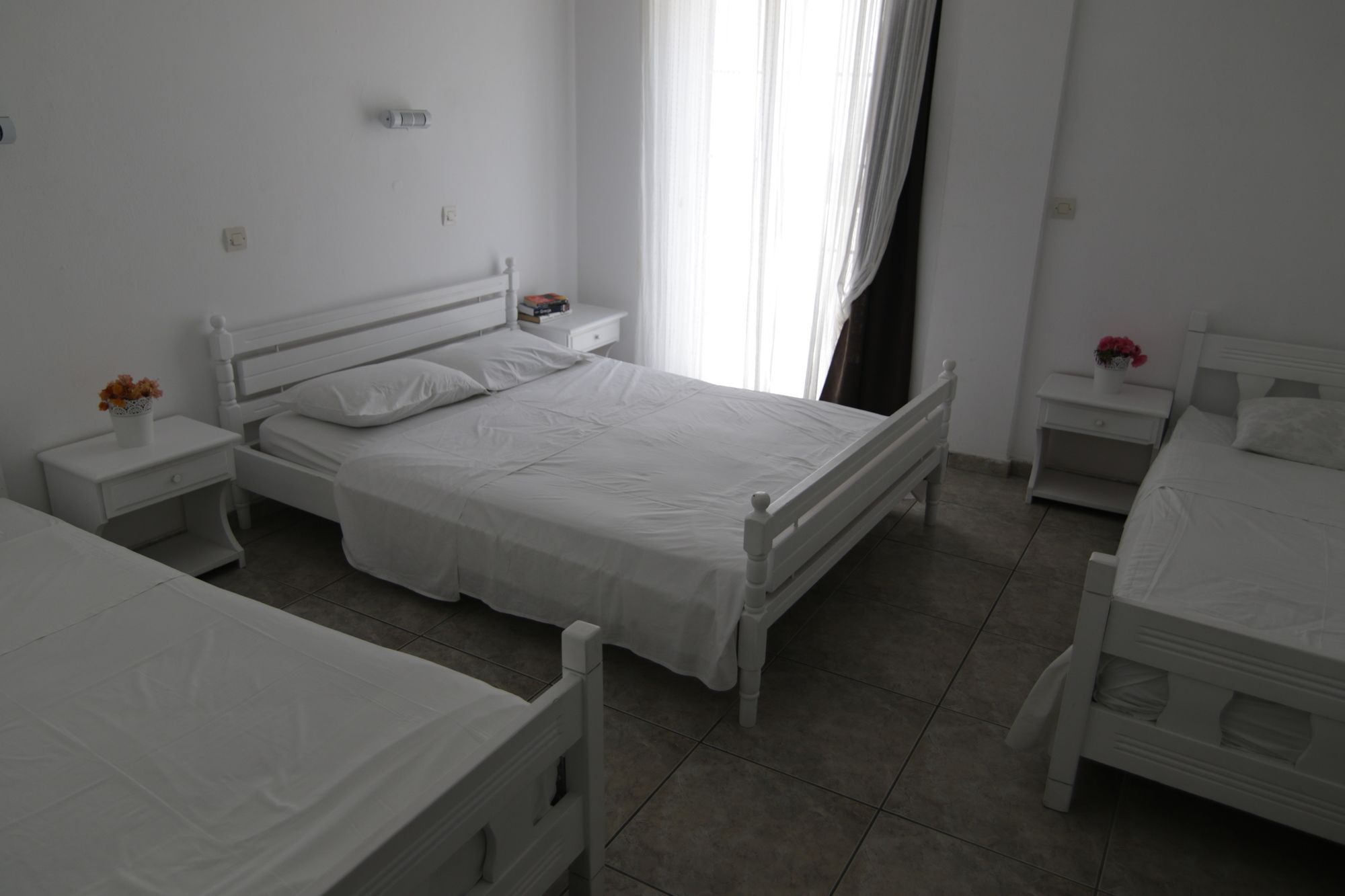 Armadoros Hotel / Ios Backpackers Exterior foto